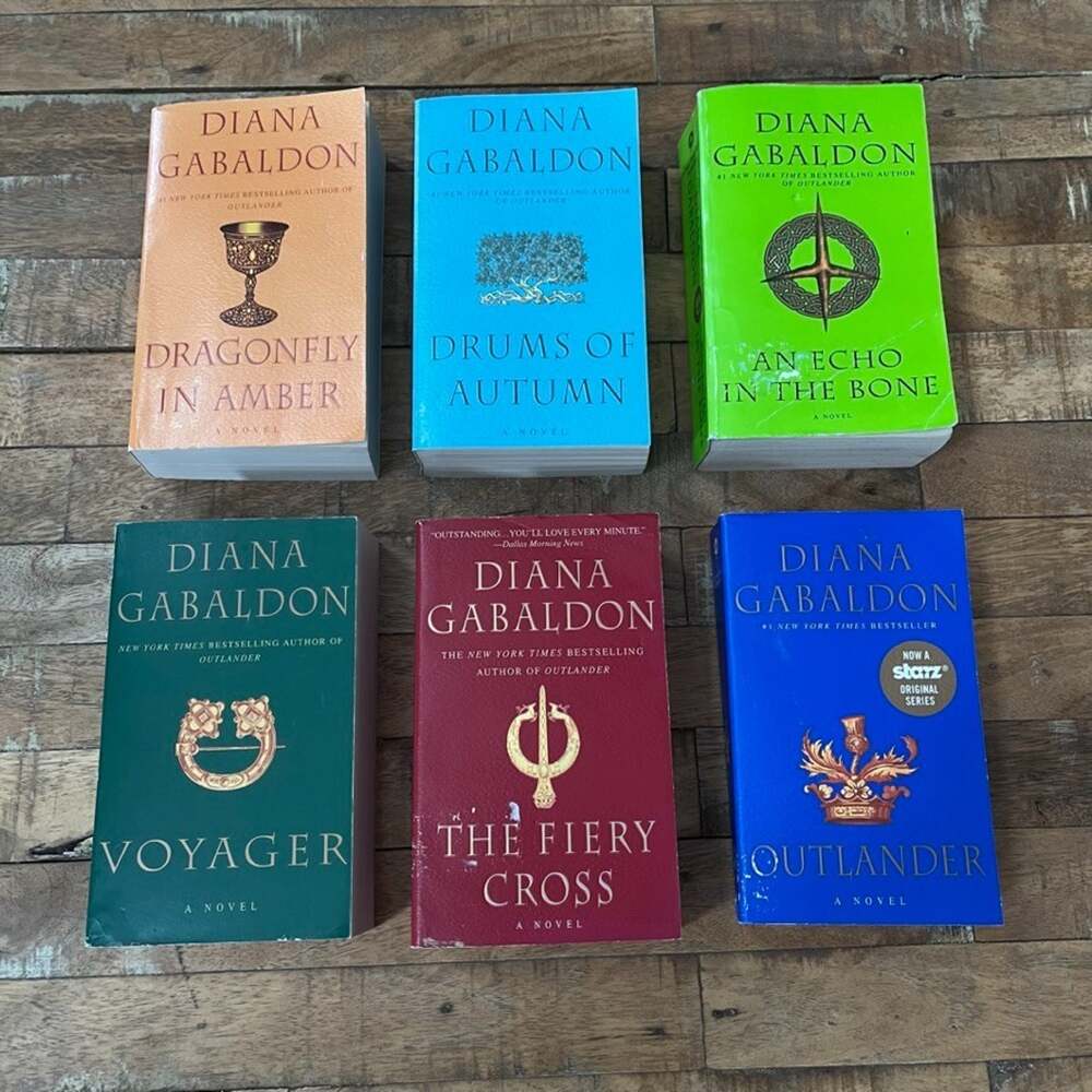 Set of 6 Diana Gabaldon Books From The Outlander Series Paperback
